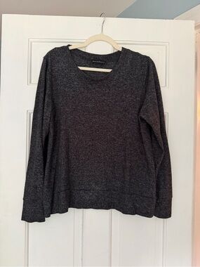 NALLY & MILLIE Women’s Solid Gray Knit Crewneck Long Sleeve Pullover S/M
